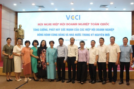 CHỦ TỊCH HANEL, CHỦ TỊCH HNEW BÙI THỊ HẢI YẾN TẠI HỘI NGHỊ TOÀN QUỐC CÁC HIỆP HỘI DOANH NGHIỆP VIỆT NAM